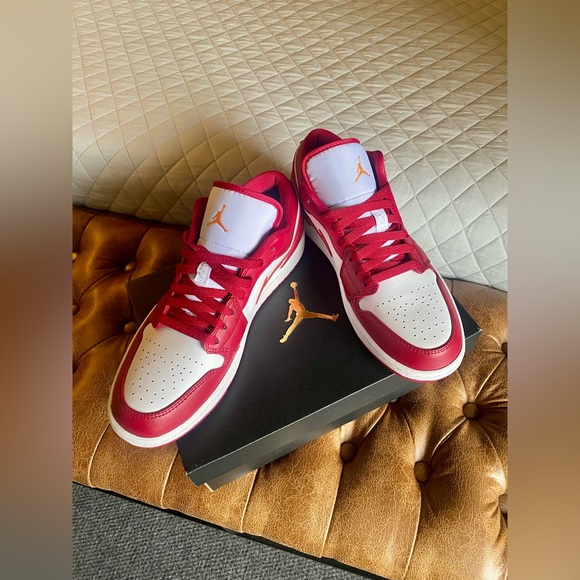 Air Jordan 1 Low - Picture 2 of 6